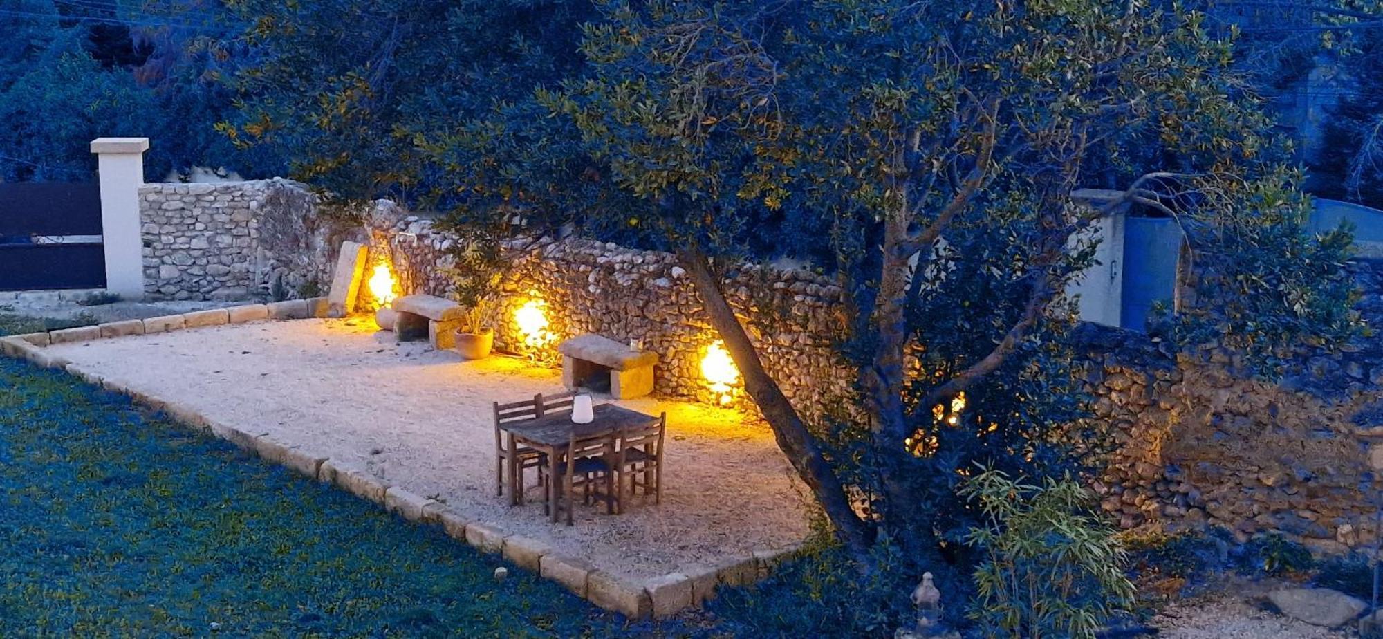 Appartement Dans Un Mas Provencal Renove 圣伊莱尔厄齐尔 外观 照片