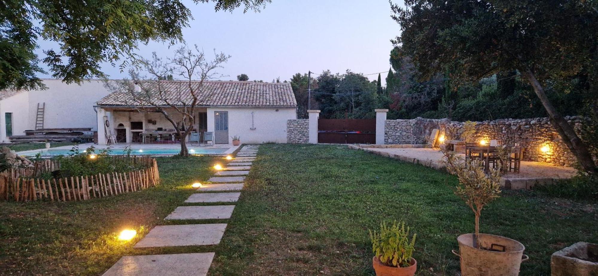 Appartement Dans Un Mas Provencal Renove 圣伊莱尔厄齐尔 外观 照片